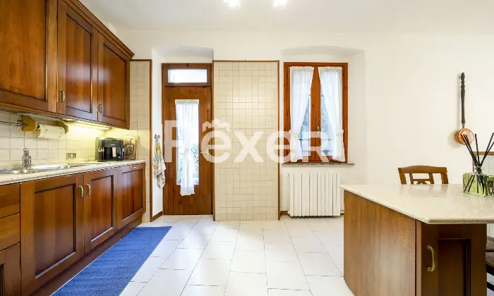 Rexer-Calolziocorte-Immobile-indipendente-disposto-su-quattro-livelli-con-giardino-di-propriet-e-due-posti-auto-Altro