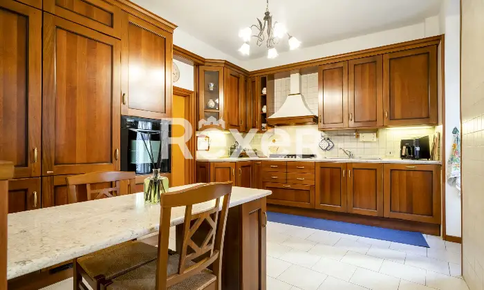 Rexer-Calolziocorte-Immobile-indipendente-disposto-su-quattro-livelli-con-giardino-di-propriet-e-due-posti-auto-Altro