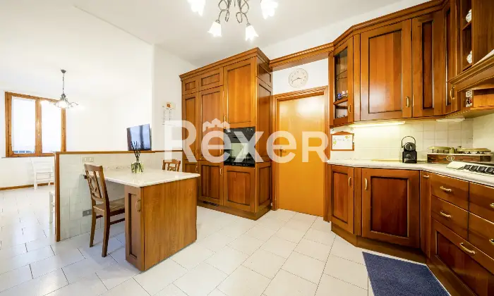 Rexer-Calolziocorte-Immobile-indipendente-disposto-su-quattro-livelli-con-giardino-di-propriet-e-due-posti-auto-Altro