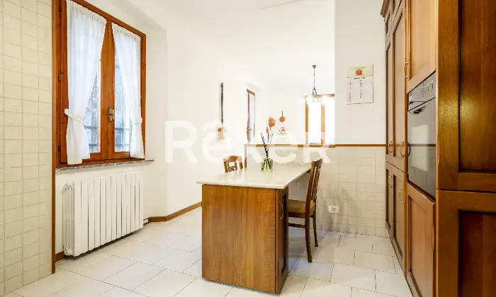 Rexer-Calolziocorte-Immobile-indipendente-disposto-su-quattro-livelli-con-giardino-di-propriet-e-due-posti-auto-Altro