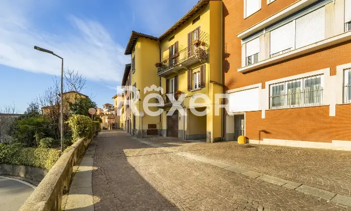 Rexer-Calolziocorte-Immobile-indipendente-disposto-su-quattro-livelli-con-giardino-di-propriet-e-due-posti-auto-Altro