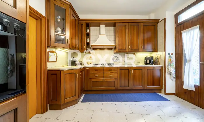 Rexer-Calolziocorte-Immobile-indipendente-disposto-su-quattro-livelli-con-giardino-di-propriet-e-due-posti-auto-Altro