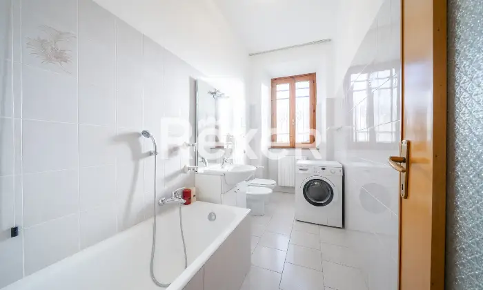 Rexer-Calolziocorte-Immobile-indipendente-disposto-su-quattro-livelli-con-giardino-di-propriet-e-due-posti-auto-Altro