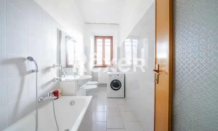 Rexer-Calolziocorte-Immobile-indipendente-disposto-su-quattro-livelli-con-giardino-di-propriet-e-due-posti-auto-Altro