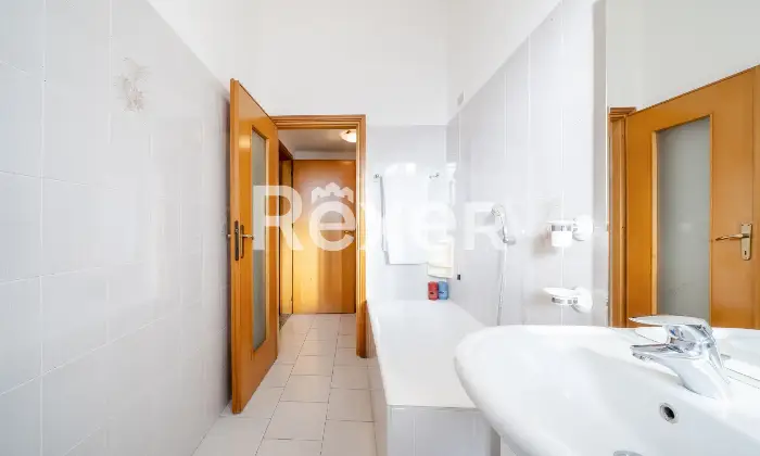 Rexer-Calolziocorte-Immobile-indipendente-disposto-su-quattro-livelli-con-giardino-di-propriet-e-due-posti-auto-Altro