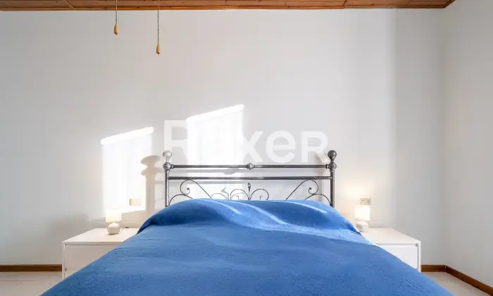 Rexer-Calolziocorte-Immobile-indipendente-disposto-su-quattro-livelli-con-giardino-di-propriet-e-due-posti-auto-Altro