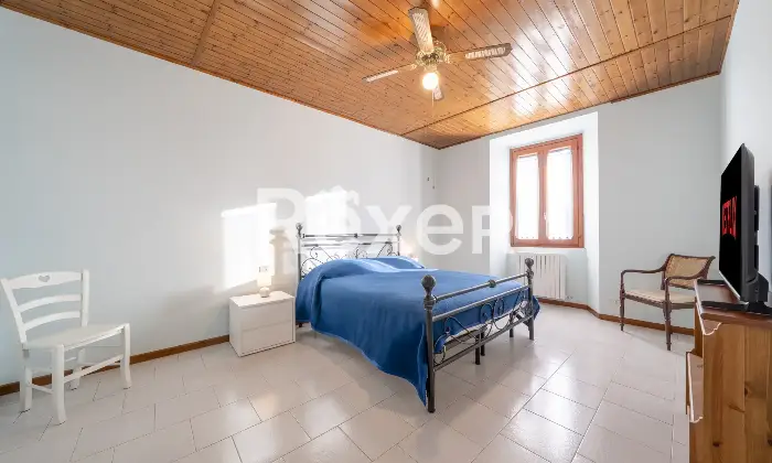 Rexer-Calolziocorte-Immobile-indipendente-disposto-su-quattro-livelli-con-giardino-di-propriet-e-due-posti-auto-Altro