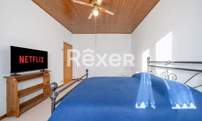 Rexer-Calolziocorte-Immobile-indipendente-disposto-su-quattro-livelli-con-giardino-di-propriet-e-due-posti-auto-Altro