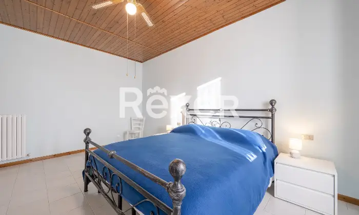 Rexer-Calolziocorte-Immobile-indipendente-disposto-su-quattro-livelli-con-giardino-di-propriet-e-due-posti-auto-Altro