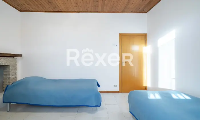 Rexer-Calolziocorte-Immobile-indipendente-disposto-su-quattro-livelli-con-giardino-di-propriet-e-due-posti-auto-Altro