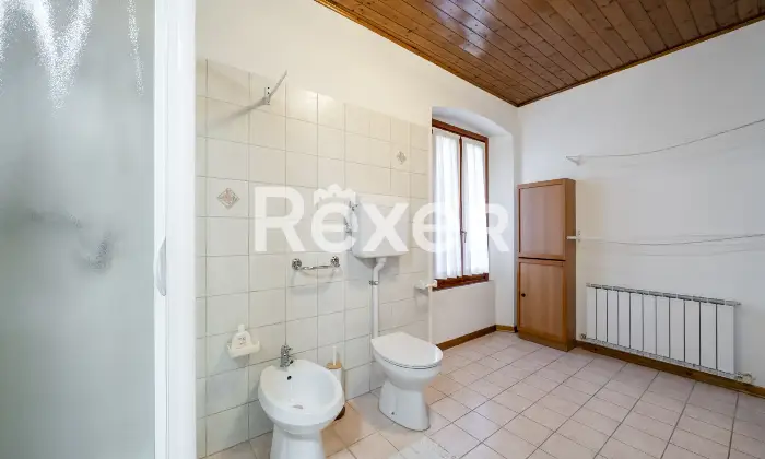 Rexer-Calolziocorte-Immobile-indipendente-disposto-su-quattro-livelli-con-giardino-di-propriet-e-due-posti-auto-Altro