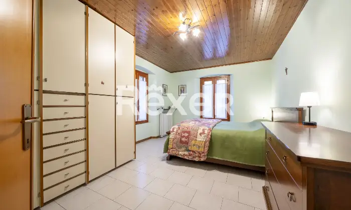 Rexer-Calolziocorte-Immobile-indipendente-disposto-su-quattro-livelli-con-giardino-di-propriet-e-due-posti-auto-Altro