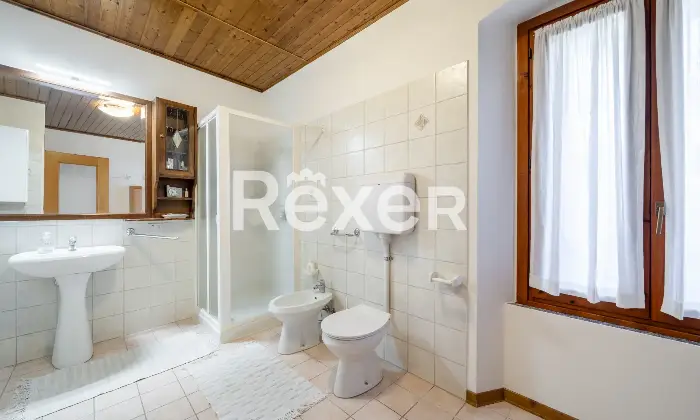 Rexer-Calolziocorte-Immobile-indipendente-disposto-su-quattro-livelli-con-giardino-di-propriet-e-due-posti-auto-Altro