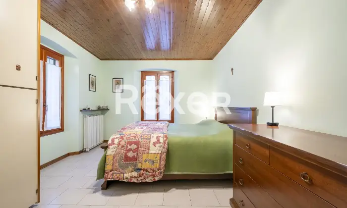 Rexer-Calolziocorte-Immobile-indipendente-disposto-su-quattro-livelli-con-giardino-di-propriet-e-due-posti-auto-Altro