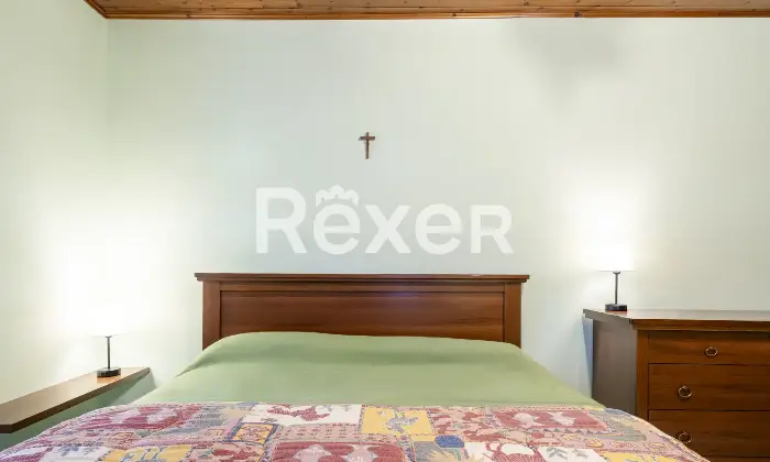 Rexer-Calolziocorte-Immobile-indipendente-disposto-su-quattro-livelli-con-giardino-di-propriet-e-due-posti-auto-Altro