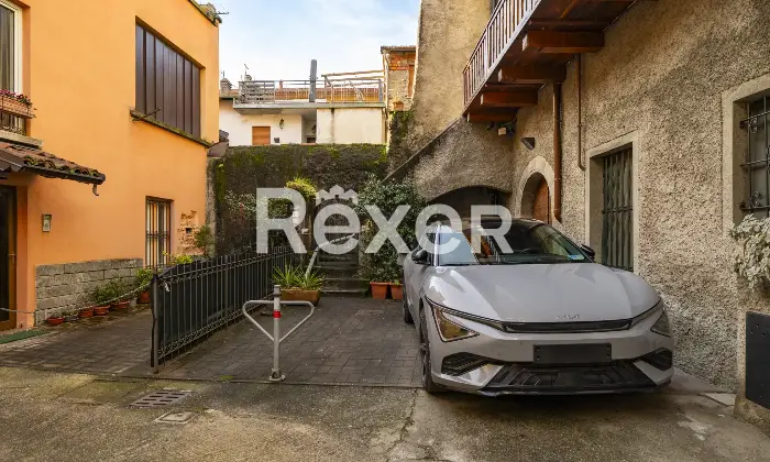 Rexer-Calolziocorte-Immobile-indipendente-disposto-su-quattro-livelli-con-giardino-di-propriet-e-due-posti-auto-Altro