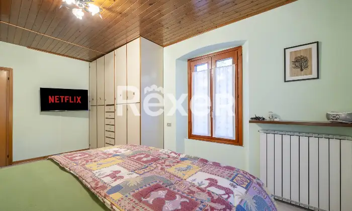 Rexer-Calolziocorte-Immobile-indipendente-disposto-su-quattro-livelli-con-giardino-di-propriet-e-due-posti-auto-Altro