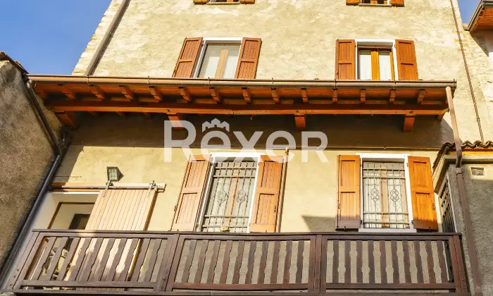 Rexer-Calolziocorte-Immobile-indipendente-disposto-su-quattro-livelli-con-giardino-di-propriet-e-due-posti-auto-Altro