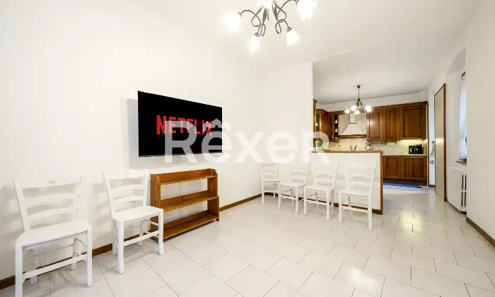 Rexer-Calolziocorte-Immobile-indipendente-disposto-su-quattro-livelli-con-giardino-di-propriet-e-due-posti-auto-Altro