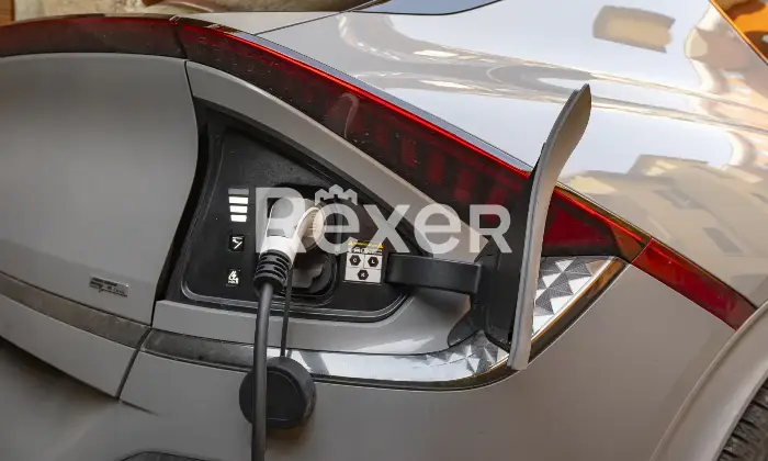 Rexer-Calolziocorte-Immobile-indipendente-disposto-su-quattro-livelli-con-giardino-di-propriet-e-due-posti-auto-Altro