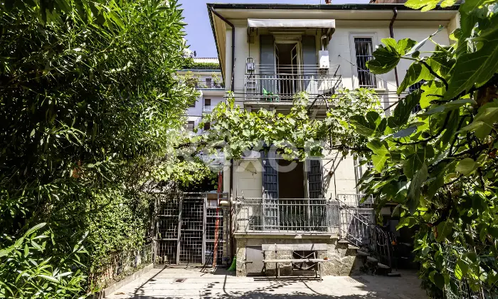 Rexer-Torino-Esclusiva-Villa-in-Crocetta-con-Giardino-Privato-Due-Livelli-e-Due-Posti-Auto-Altro