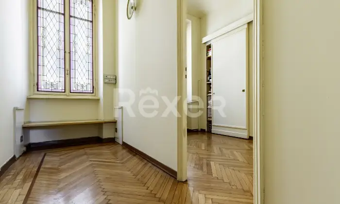 Rexer-Torino-Esclusiva-Villa-in-Crocetta-con-Giardino-Privato-Due-Livelli-e-Due-Posti-Auto-Altro