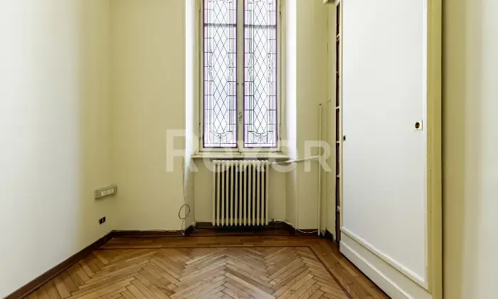 Rexer-Torino-Esclusiva-Villa-in-Crocetta-con-Giardino-Privato-Due-Livelli-e-Due-Posti-Auto-Altro