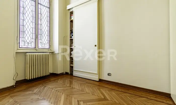 Rexer-Torino-Esclusiva-Villa-in-Crocetta-con-Giardino-Privato-Due-Livelli-e-Due-Posti-Auto-Altro