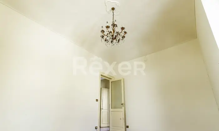 Rexer-Torino-Esclusiva-Villa-in-Crocetta-con-Giardino-Privato-Due-Livelli-e-Due-Posti-Auto-Altro