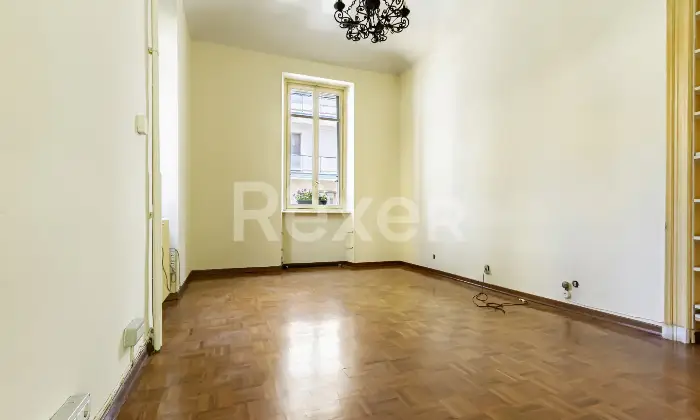 Rexer-Torino-Esclusiva-Villa-in-Crocetta-con-Giardino-Privato-Due-Livelli-e-Due-Posti-Auto-Altro