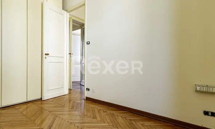 Rexer-Torino-Esclusiva-Villa-in-Crocetta-con-Giardino-Privato-Due-Livelli-e-Due-Posti-Auto-Altro