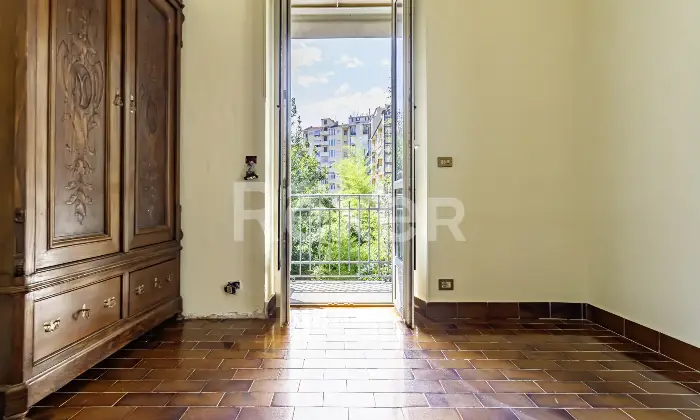 Rexer-Torino-Esclusiva-Villa-in-Crocetta-con-Giardino-Privato-Due-Livelli-e-Due-Posti-Auto-Altro
