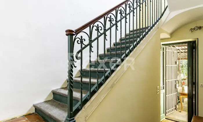 Rexer-Torino-Esclusiva-Villa-in-Crocetta-con-Giardino-Privato-Due-Livelli-e-Due-Posti-Auto-Altro