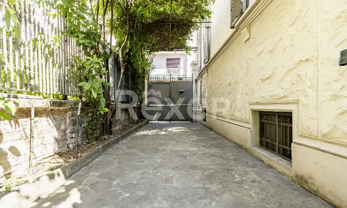 Rexer-Torino-Esclusiva-Villa-in-Crocetta-con-Giardino-Privato-Due-Livelli-e-Due-Posti-Auto-Altro