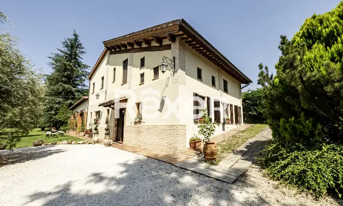 Rexer-Matelica-Tenuta-panoramica-tra-i-vigneti-di-Matelica-ospitalit-natura-e-design-Altro