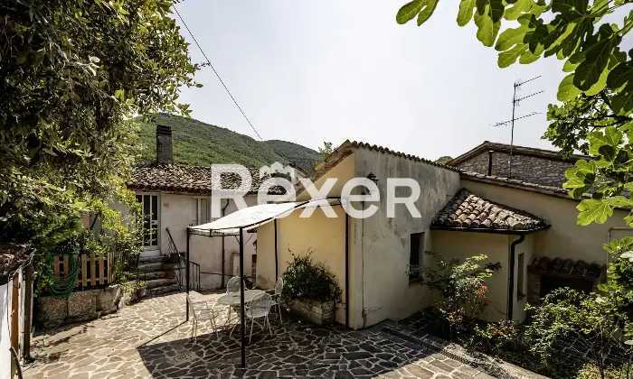 Rexer-Matelica-Tenuta-panoramica-tra-i-vigneti-di-Matelica-ospitalit-natura-e-design-Altro