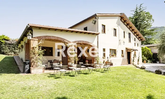 Rexer-Matelica-Tenuta-panoramica-tra-i-vigneti-di-Matelica-ospitalit-natura-e-design-Altro