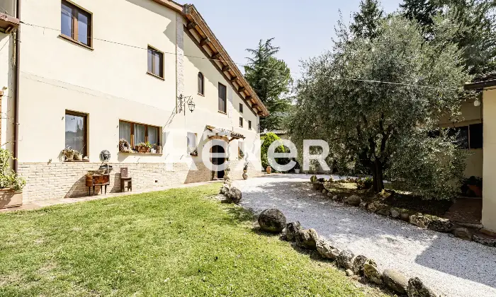 Rexer-Matelica-Tenuta-panoramica-tra-i-vigneti-di-Matelica-ospitalit-natura-e-design-Altro