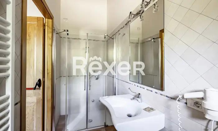 Rexer-Matelica-Tenuta-panoramica-tra-i-vigneti-di-Matelica-ospitalit-natura-e-design-Altro