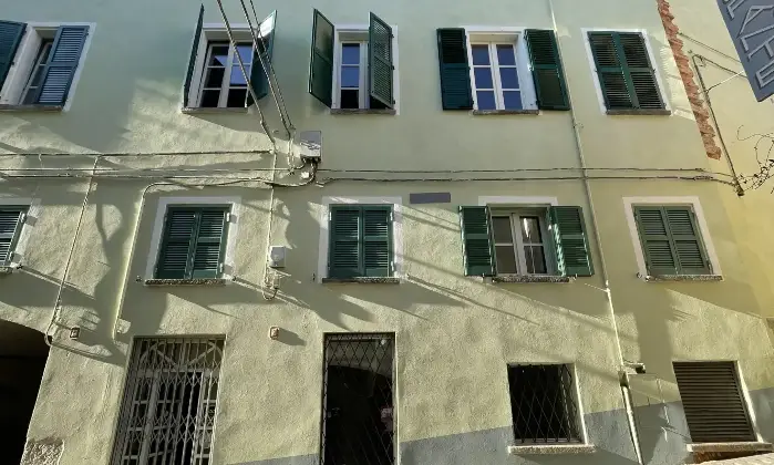 Rexer-Ivrea-Vendo-appartamento-nel-centro-storico-unico-nel-suo-genere-Facciata