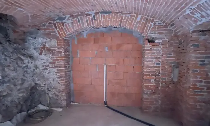 Rexer-Ivrea-Vendo-appartamento-nel-centro-storico-unico-nel-suo-genere-Cantina
