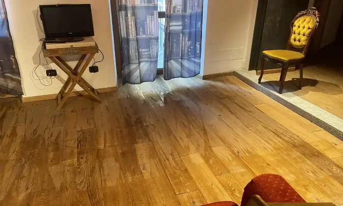 Rexer-Ivrea-Vendo-appartamento-nel-centro-storico-unico-nel-suo-genere-Sala