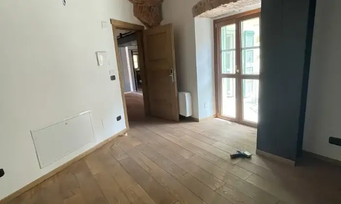 Rexer-Ivrea-Vendo-appartamento-nel-centro-storico-unico-nel-suo-genere-Camera