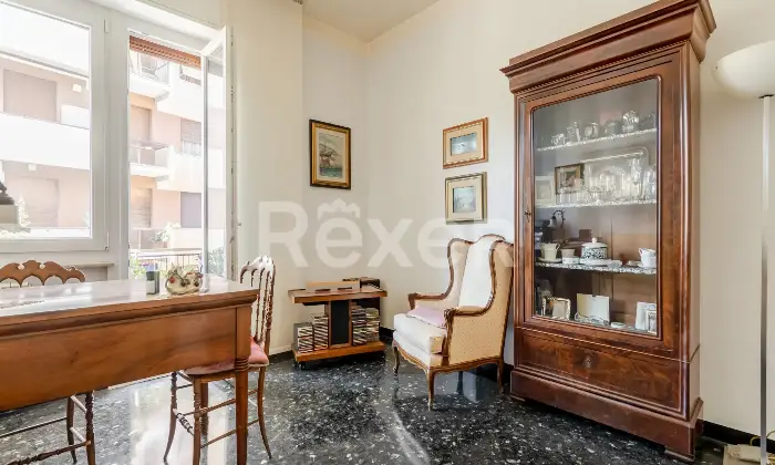 Rexer-Genova-Ampio-Appartamento-con-Balconi-e-Cantina-in-Zona-Tranquilla-Altro