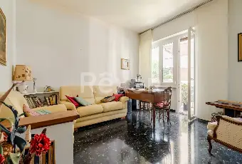 Rexer-Genova-Ampio-Appartamento-con-Balconi-e-Cantina-in-Zona-Tranquilla-Altro