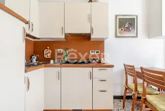 Rexer-Genova-Ampio-Appartamento-con-Balconi-e-Cantina-in-Zona-Tranquilla-Altro