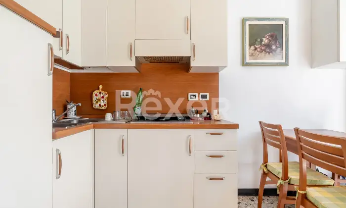 Rexer-Genova-Ampio-Appartamento-con-Balconi-e-Cantina-in-Zona-Tranquilla-Altro
