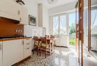 Rexer-Genova-Ampio-Appartamento-con-Balconi-e-Cantina-in-Zona-Tranquilla-Altro