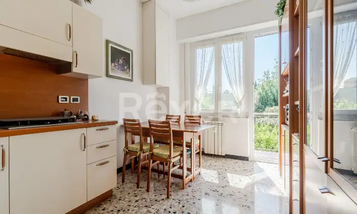 Rexer-Genova-Ampio-Appartamento-con-Balconi-e-Cantina-in-Zona-Tranquilla-Altro