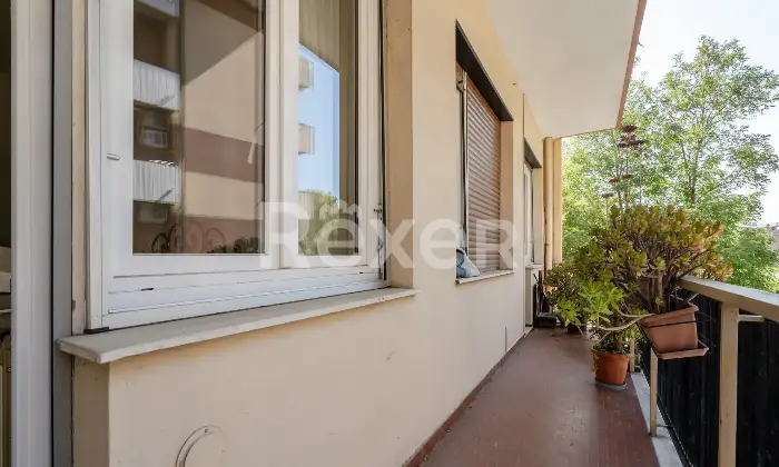 Rexer-Genova-Ampio-Appartamento-con-Balconi-e-Cantina-in-Zona-Tranquilla-Altro